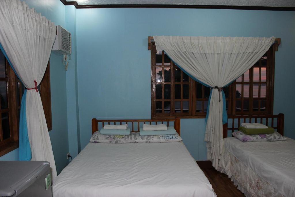 Villa Limpia Beach Resort Bohol Room photo